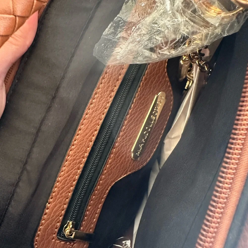 NWT MIA K. Collection Women's Leather Brown Handbag/Crossbody with Wristlet - Picture 9 of 15
